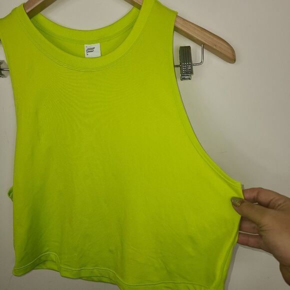 Fabletics Sleeveless Crop Athletic top - Picture 2 of 8